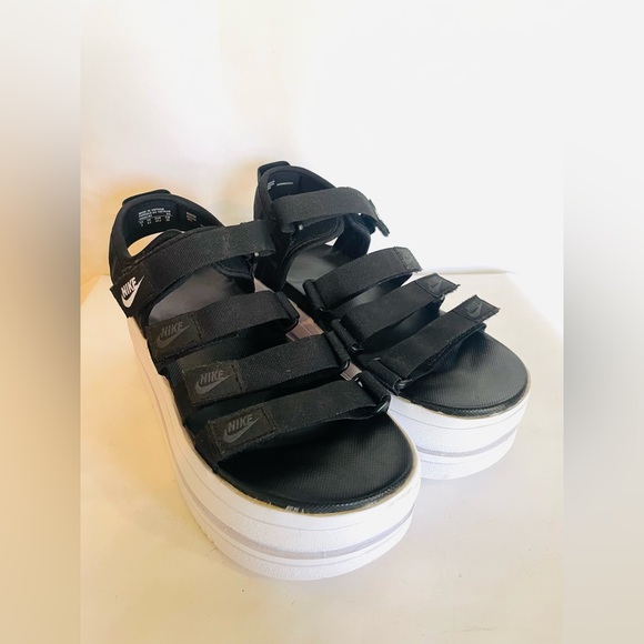✔︎ Nike Icon Classic Women’s Black/White Strappy Platform Sandals 9 Worn Once! - Picture 1 of 13
